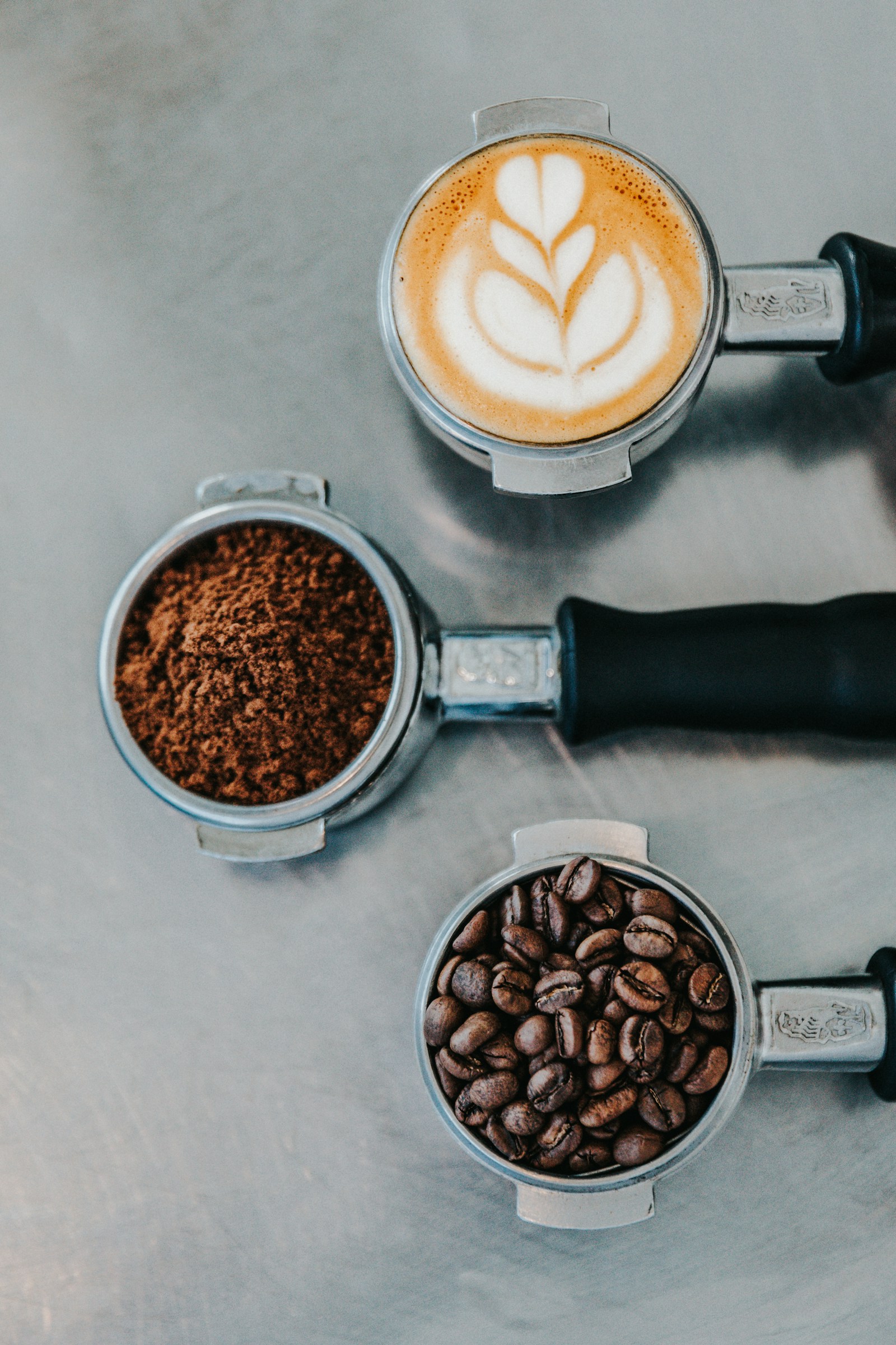 Barista am Siebträger im Anker Kaffeehaus, Zürich Seefeld